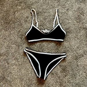 Cupshe black and white bikini, size small